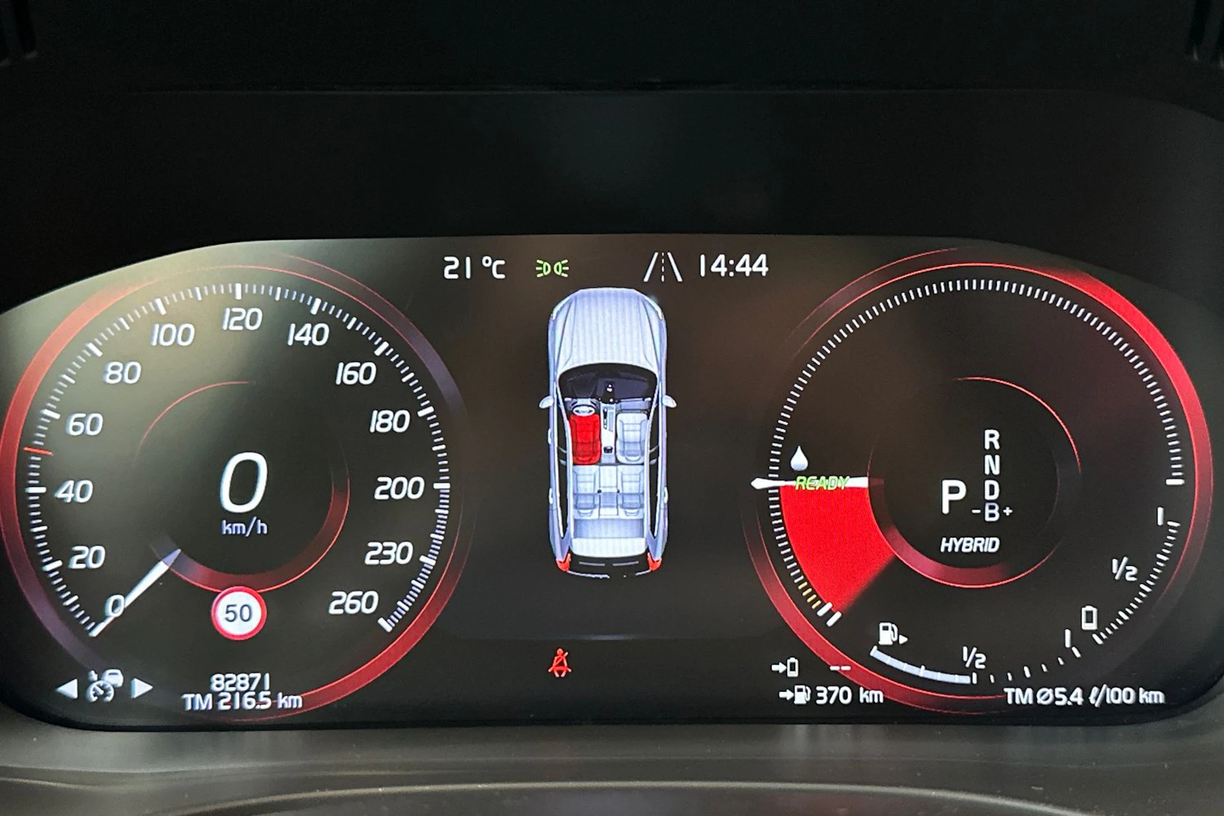 Harmaa Volvo XC60 2019 kuva 22.