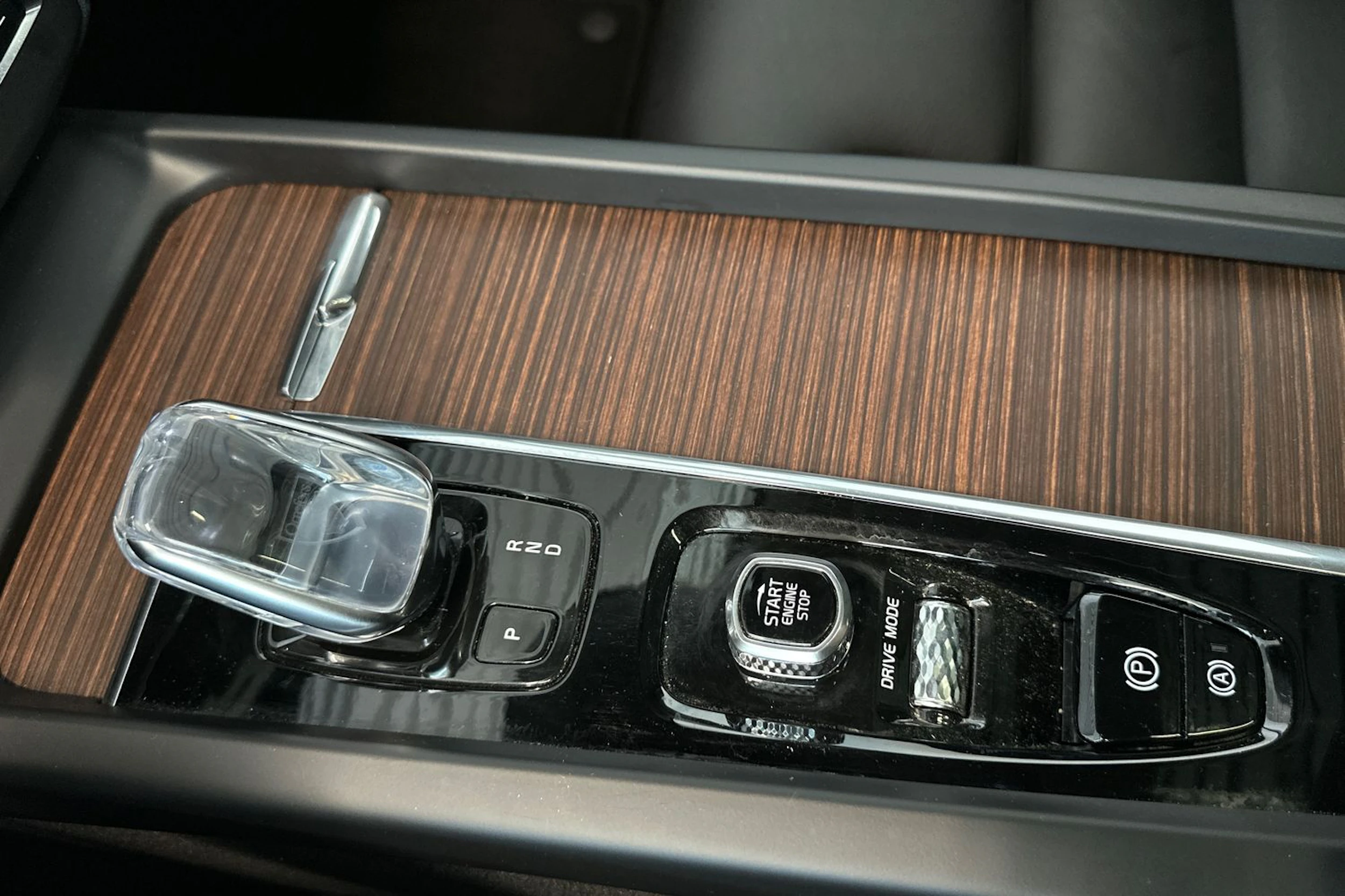 Harmaa Volvo XC60 2019 kuva 23.