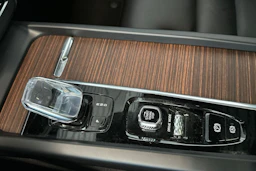Harmaa Volvo XC60 2019 kuva 23.