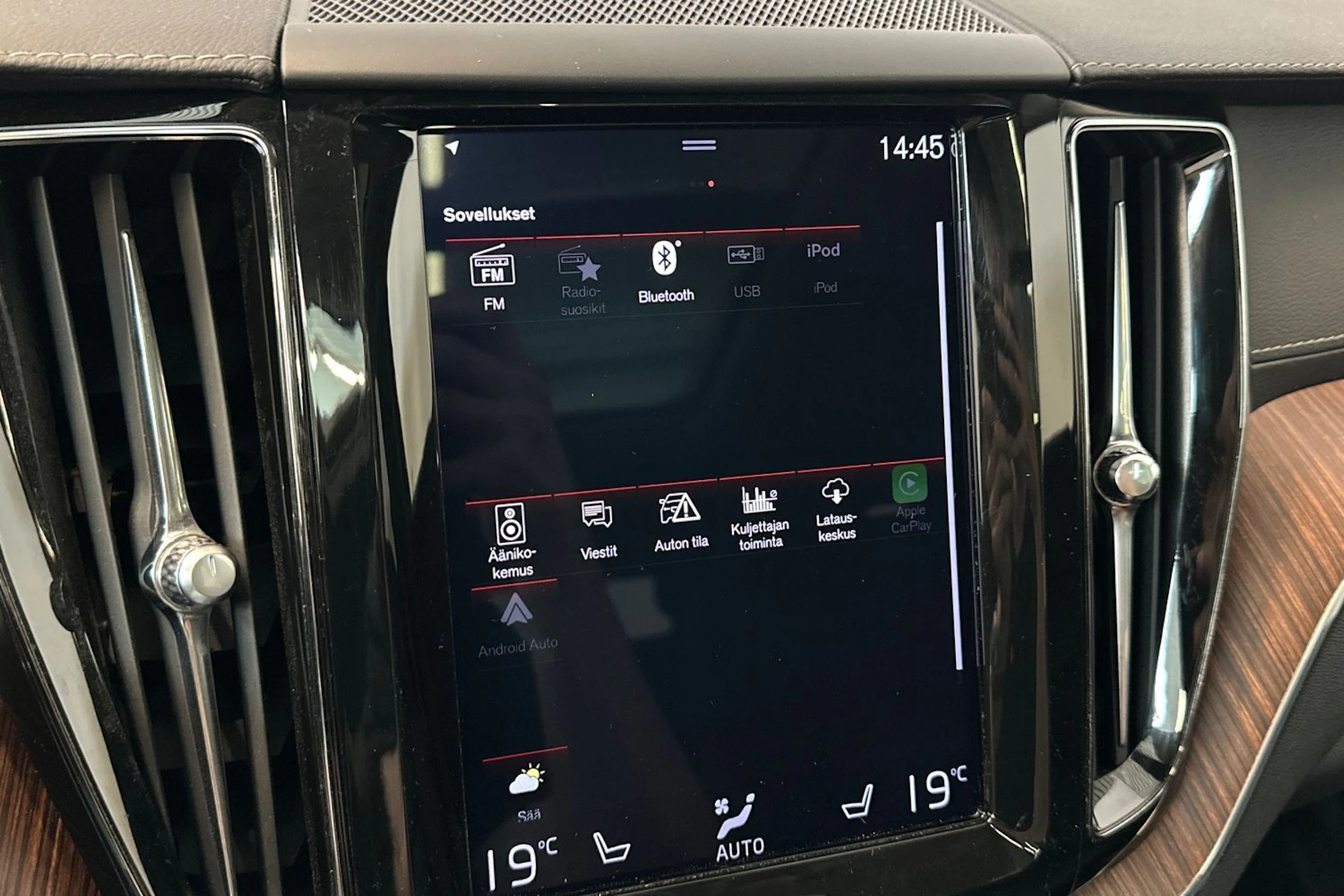Harmaa Volvo XC60 2019 kuva 25.