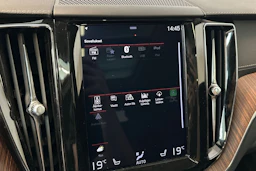 Harmaa Volvo XC60 2019 kuva 25.
