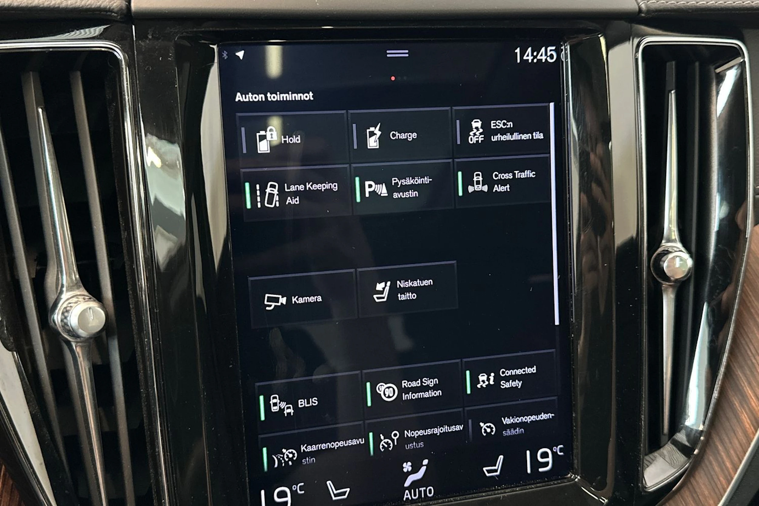 Harmaa Volvo XC60 2019 kuva 26.