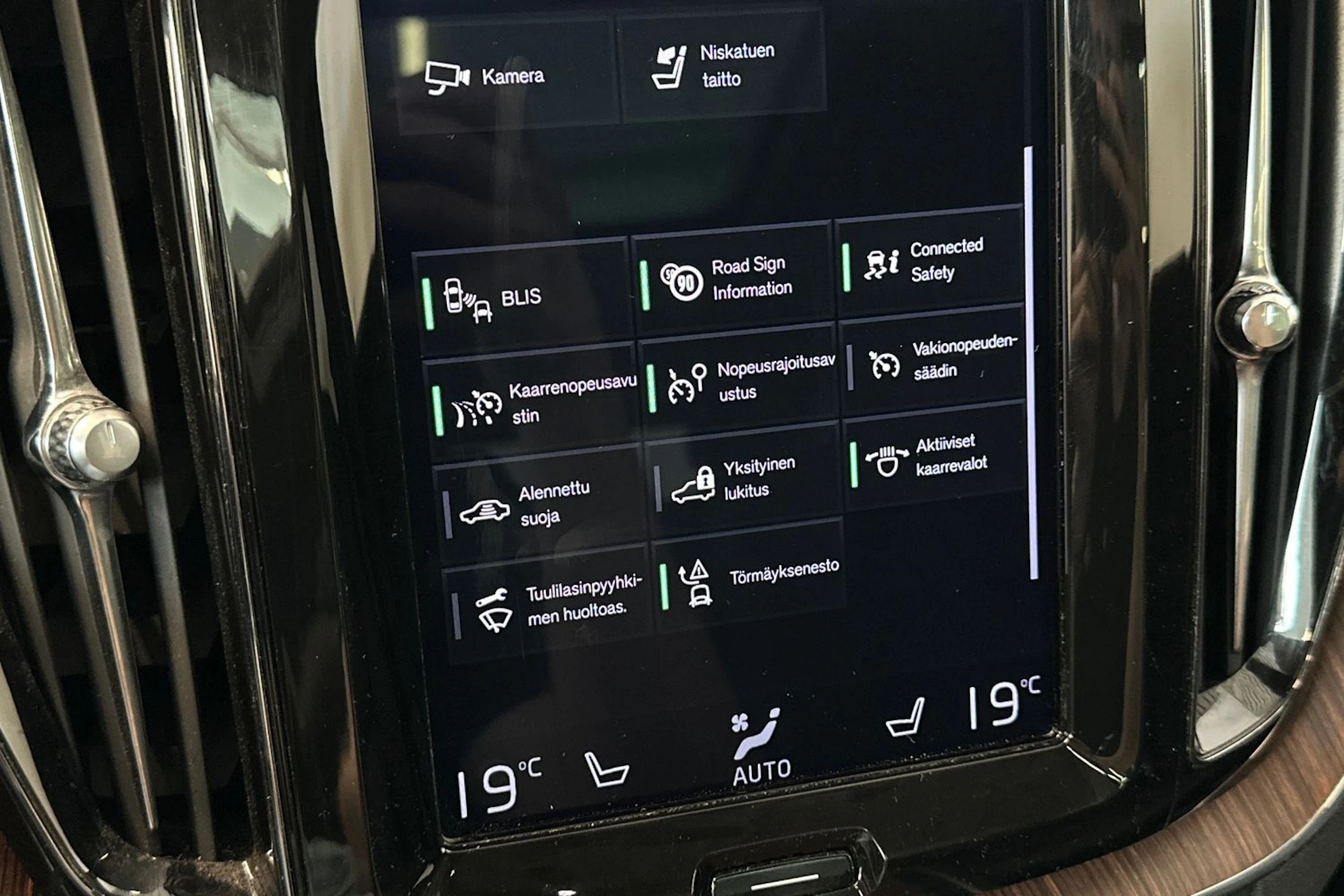 Harmaa Volvo XC60 2019 kuva 27.