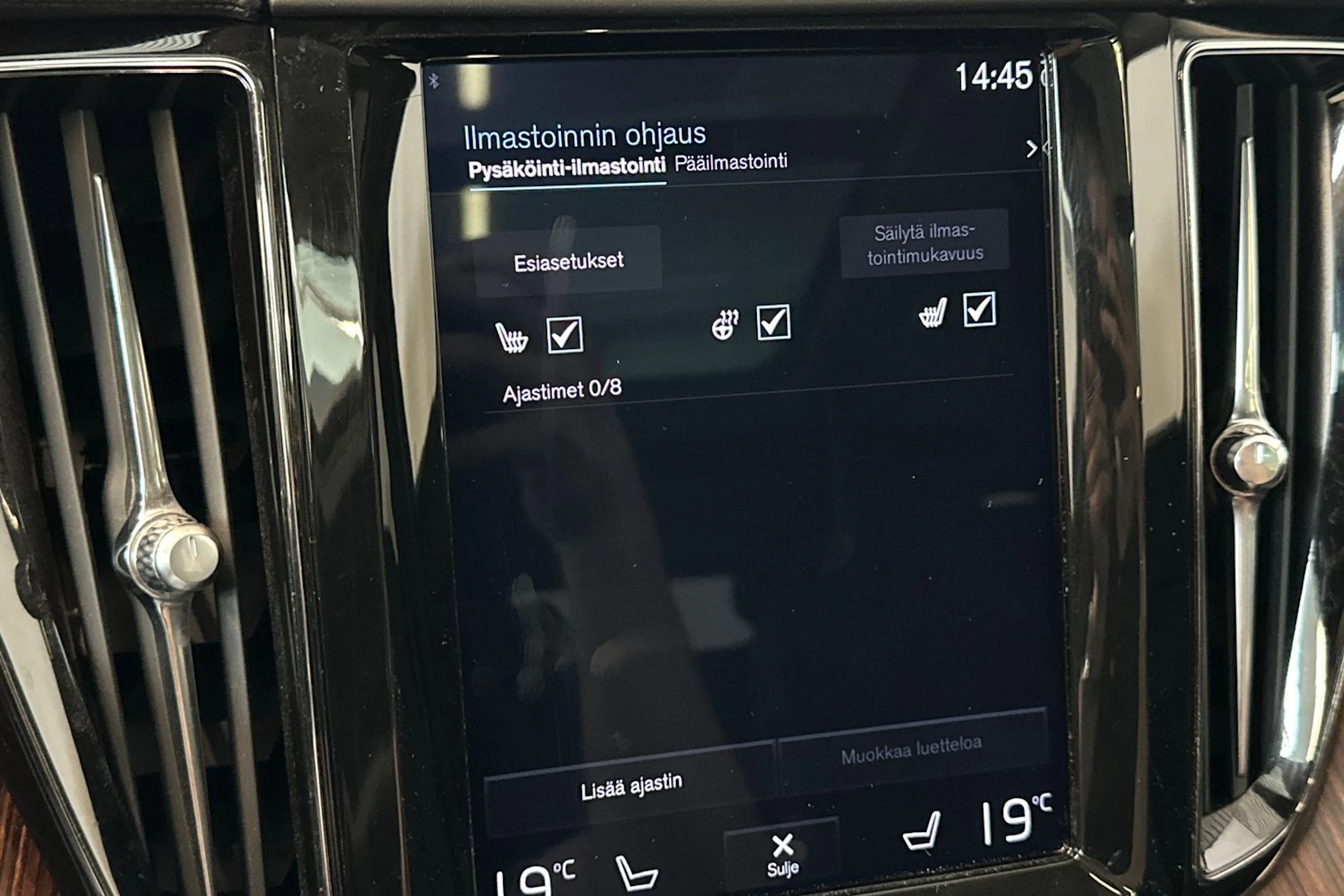 Harmaa Volvo XC60 2019 kuva 28.