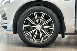 Harmaa Volvo XC60 2019 kuva 32.