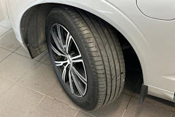 Harmaa Volvo XC60 2019 kuva 33.