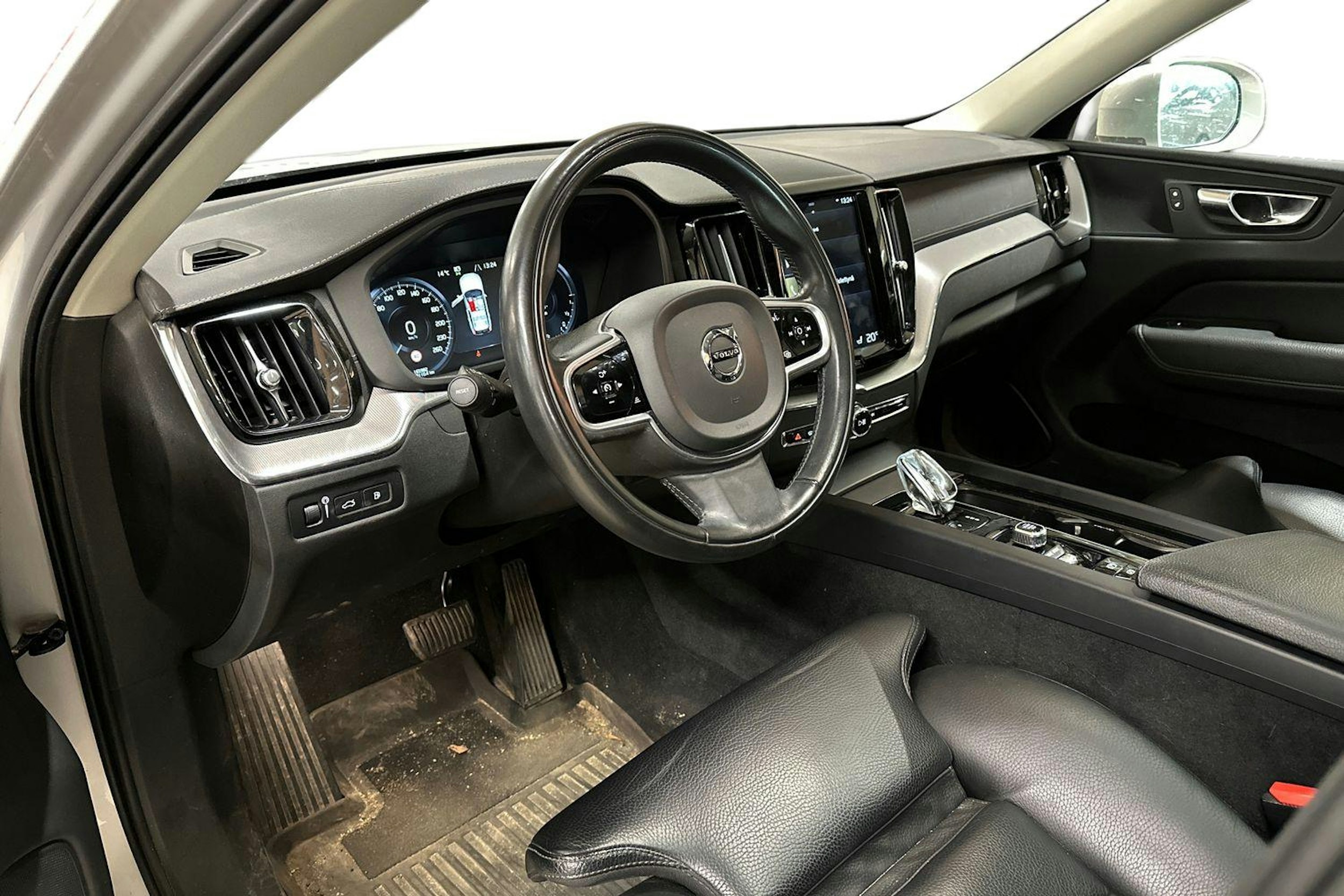 harmaa Volvo XC60 2019 kuva 3.