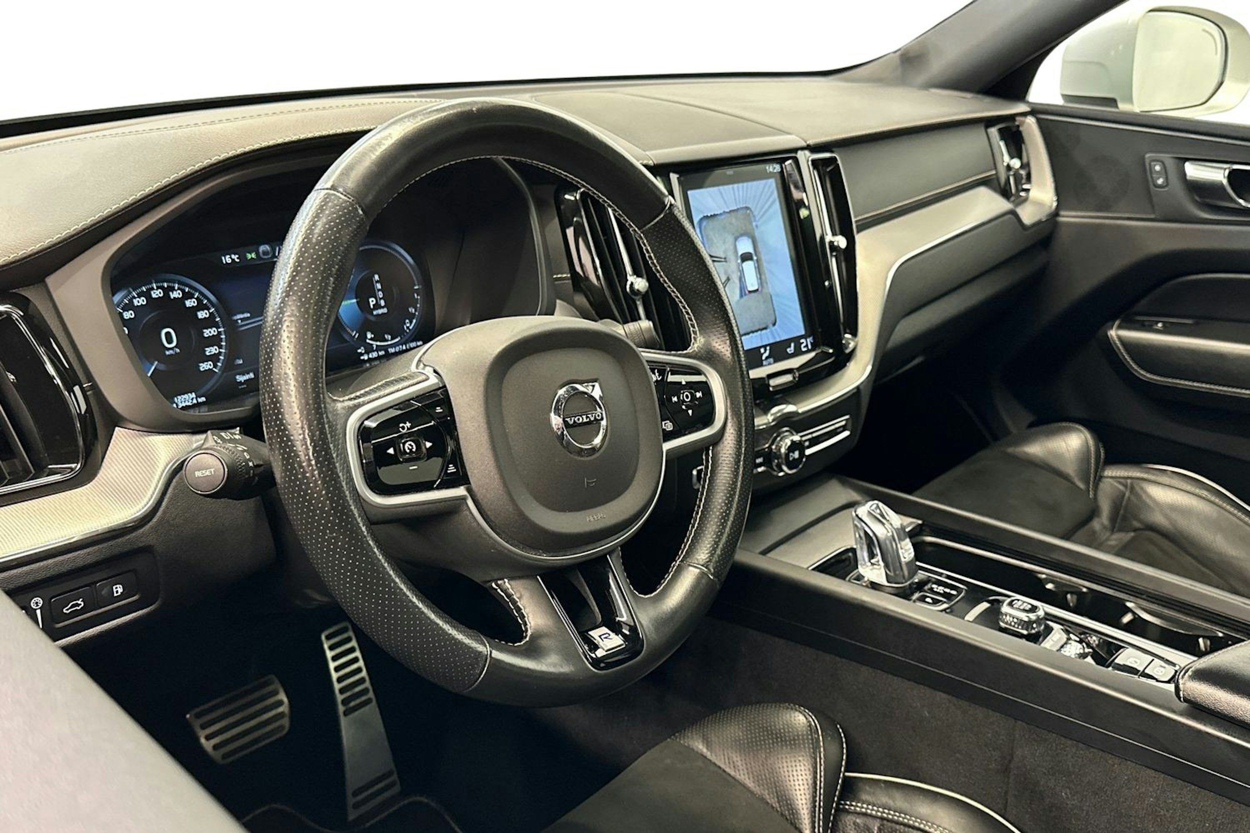 met. harmaa Volvo XC60 2019 kuva 7.