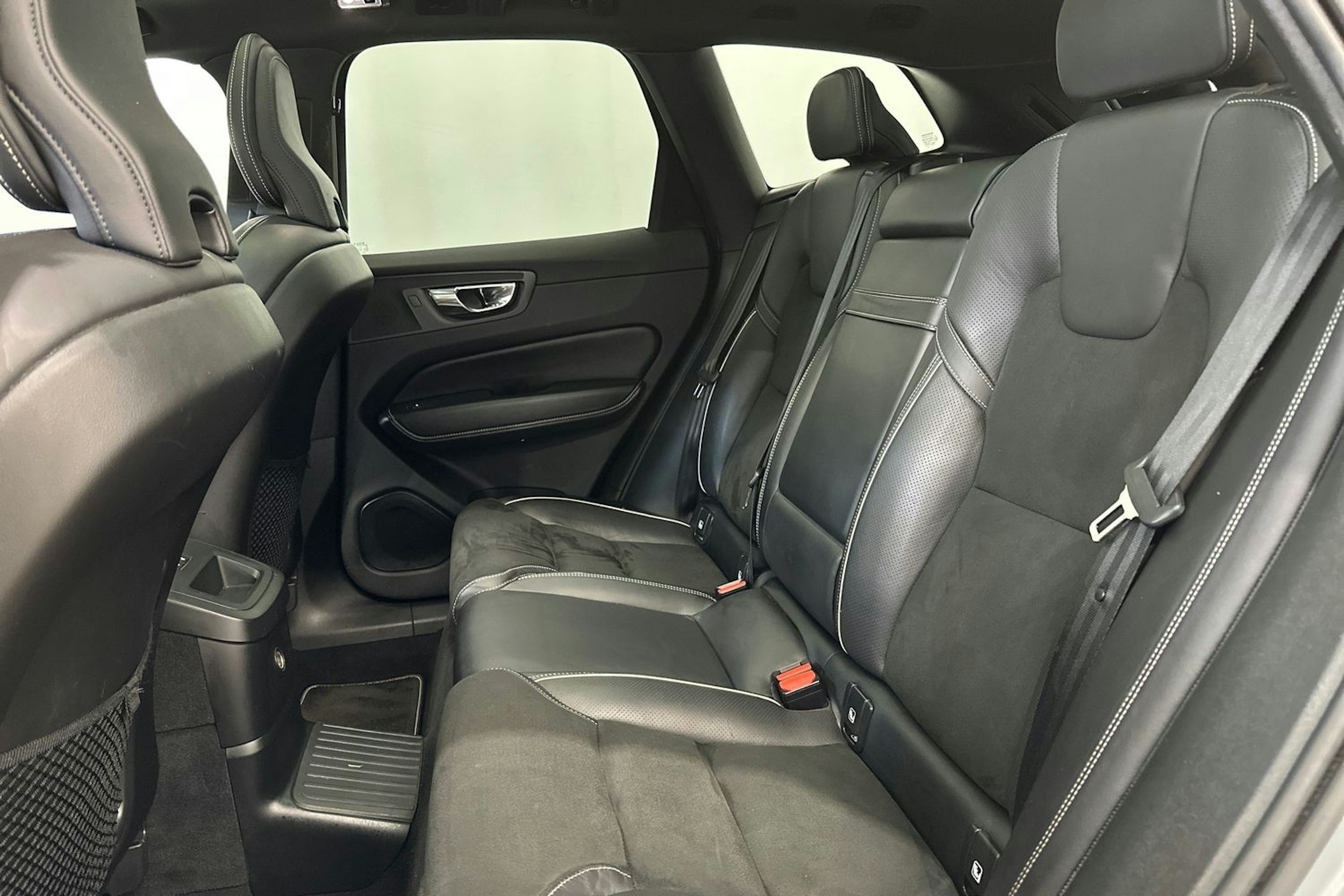 met. harmaa Volvo XC60 2019 kuva 13.