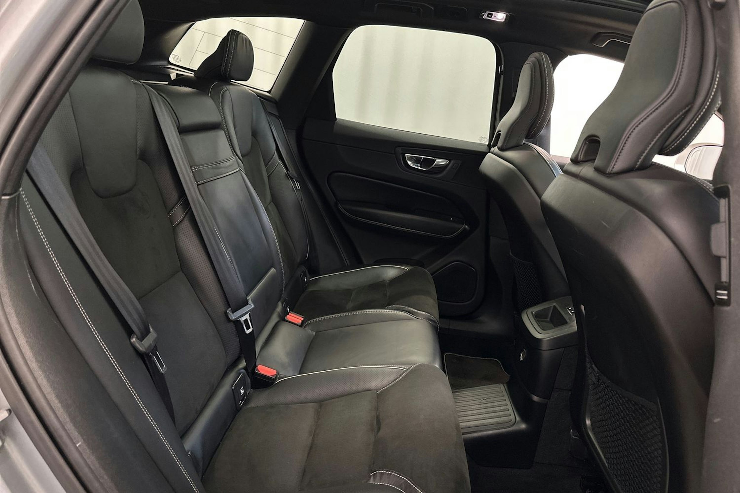 met. harmaa Volvo XC60 2019 kuva 14.