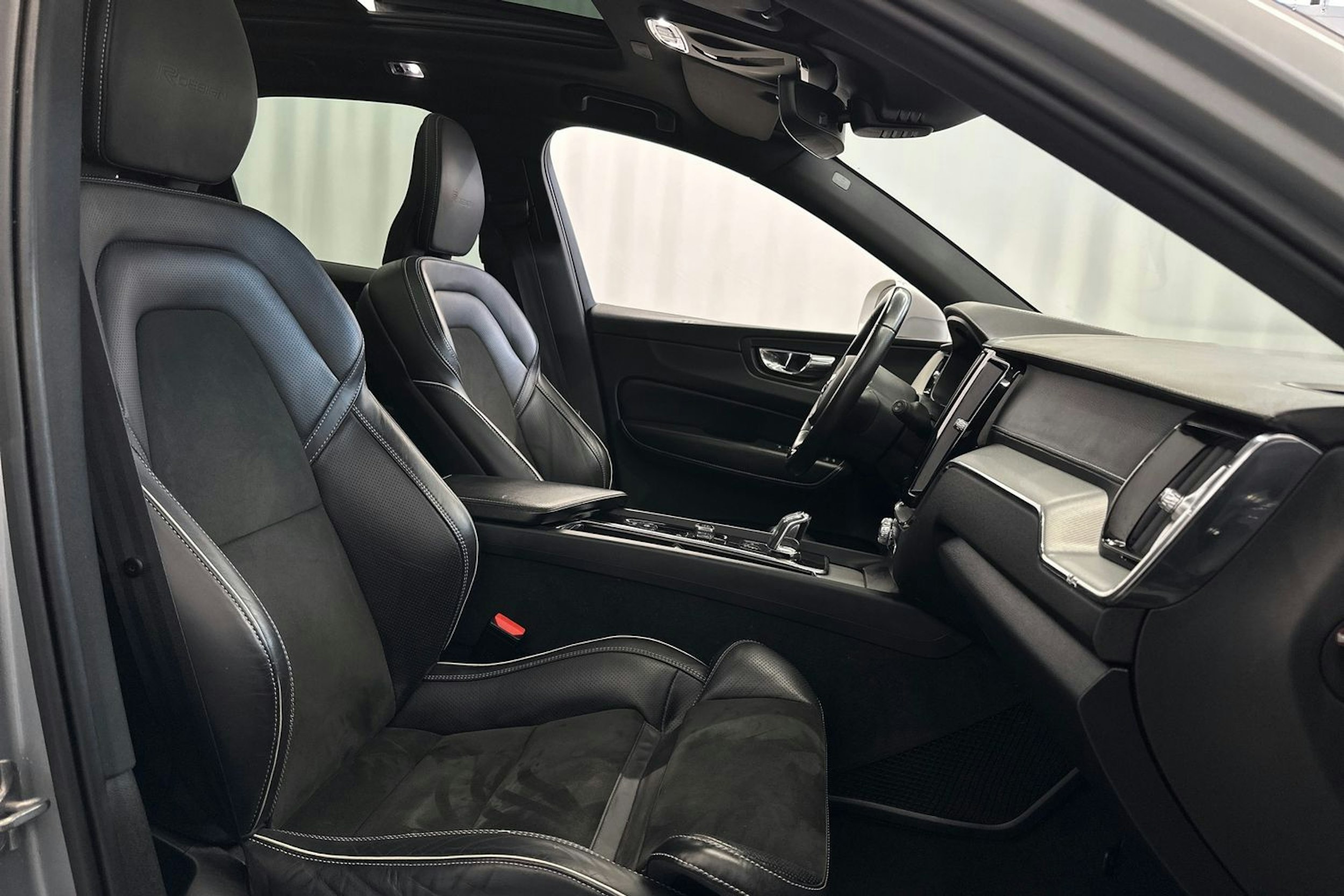 met. harmaa Volvo XC60 2019 kuva 15.