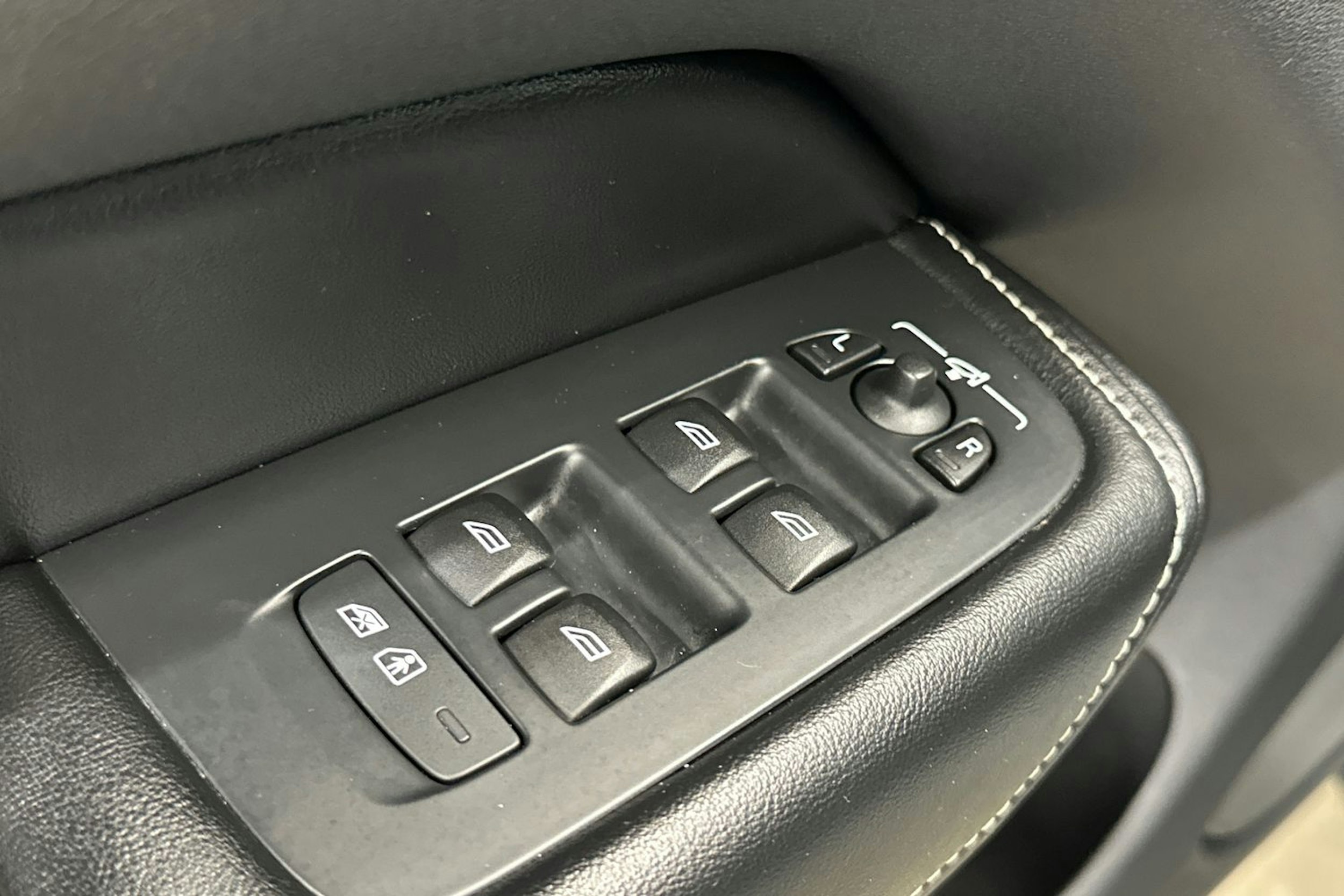 met. harmaa Volvo XC60 2019 kuva 17.
