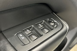 met. harmaa Volvo XC60 2019 kuva 17.