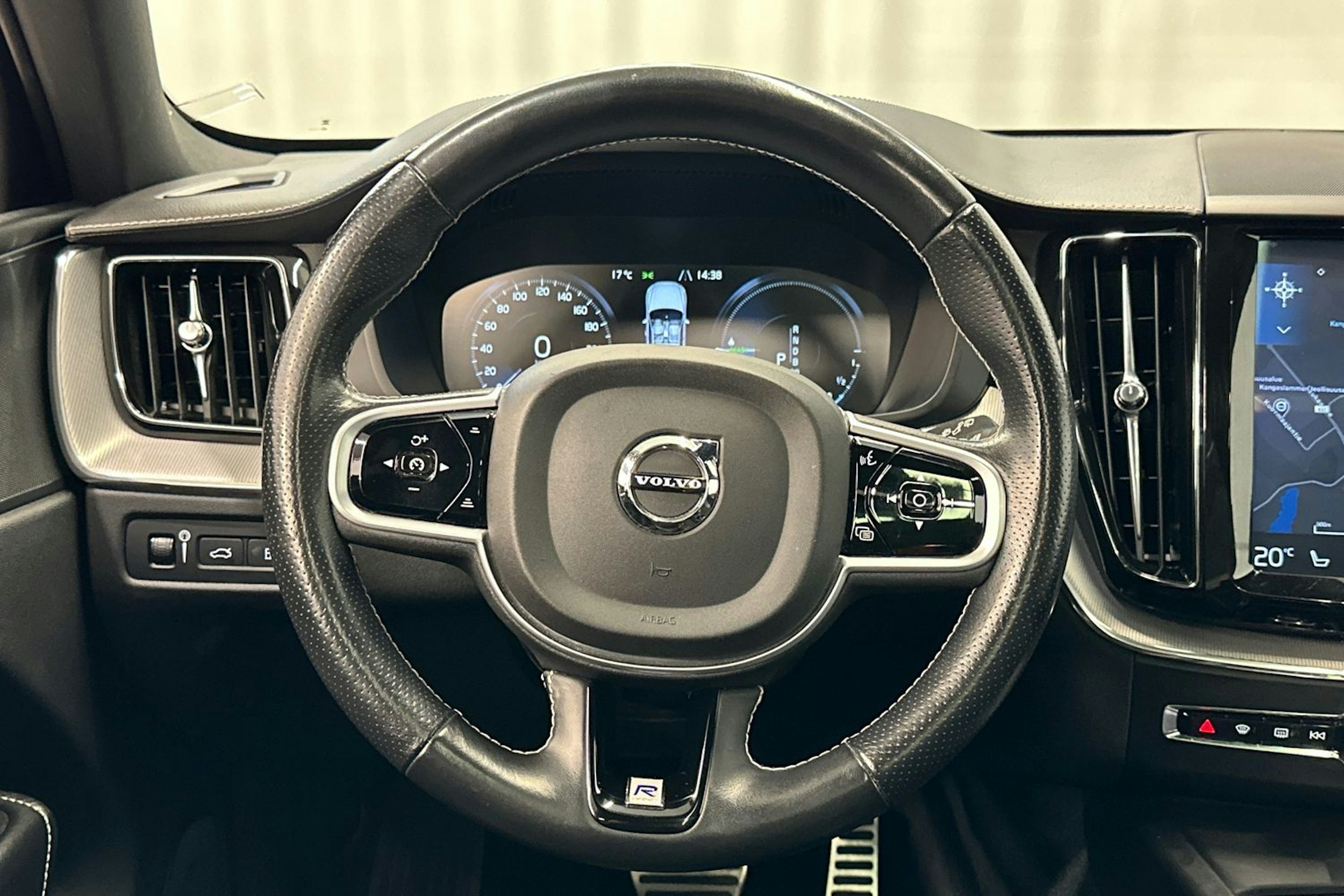 met. harmaa Volvo XC60 2019 kuva 19.