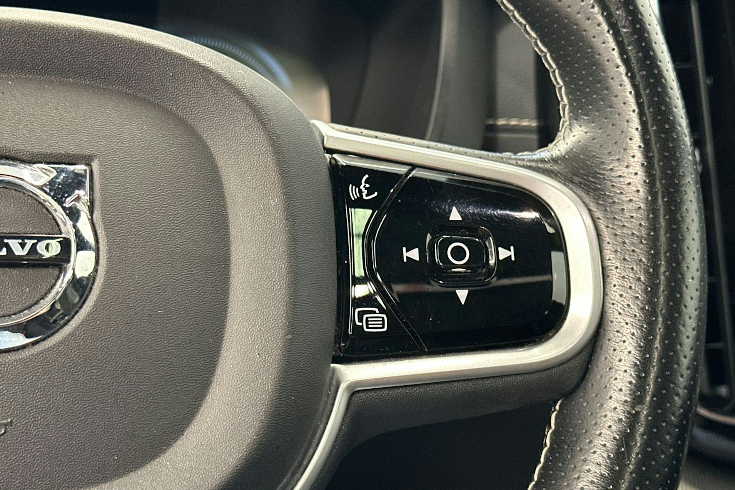 met. harmaa Volvo XC60 2019 kuva 21.