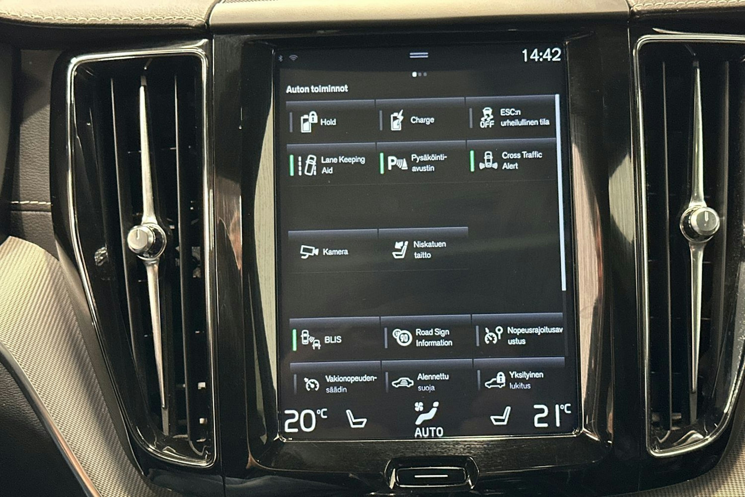 met. harmaa Volvo XC60 2019 kuva 26.