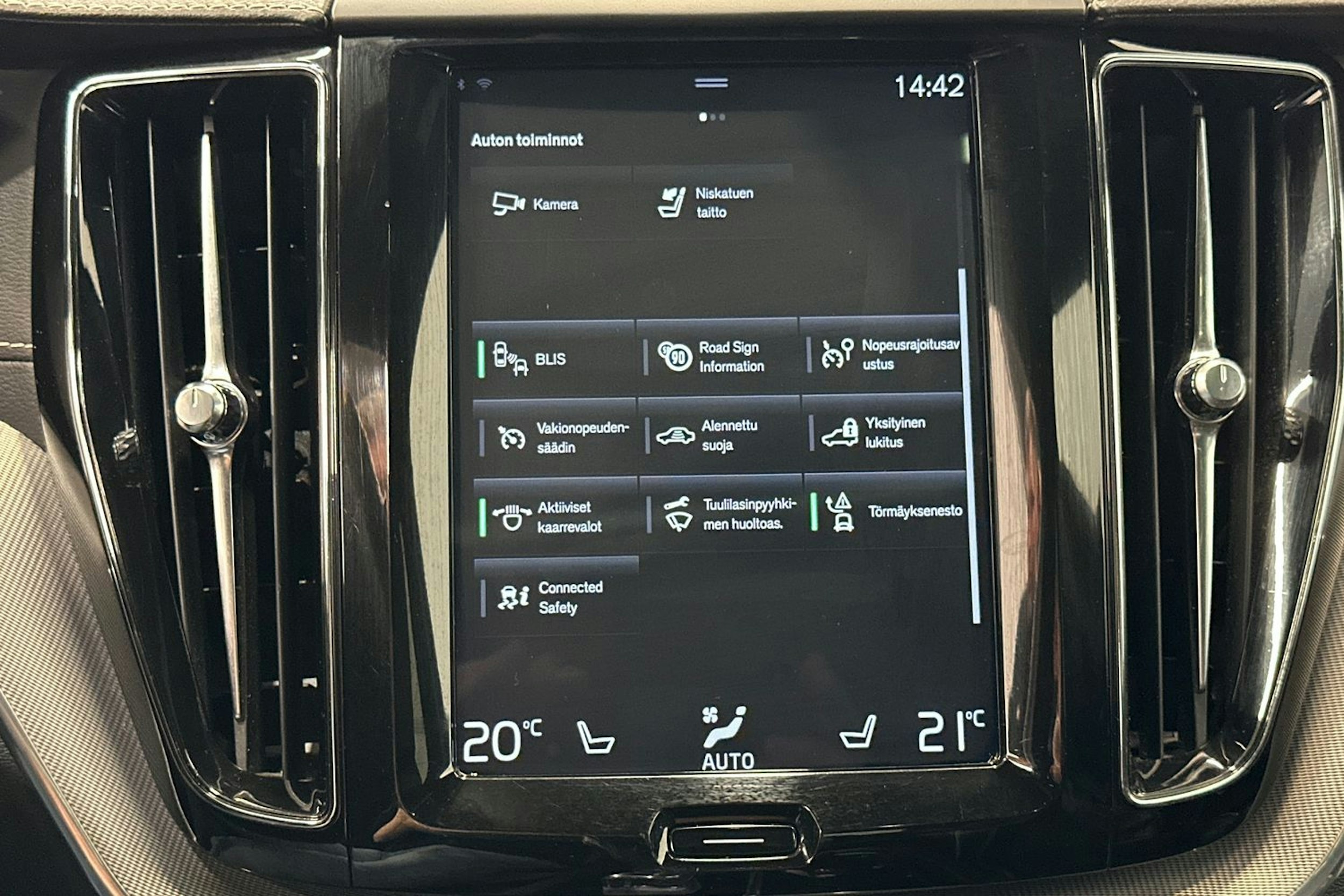 met. harmaa Volvo XC60 2019 kuva 27.