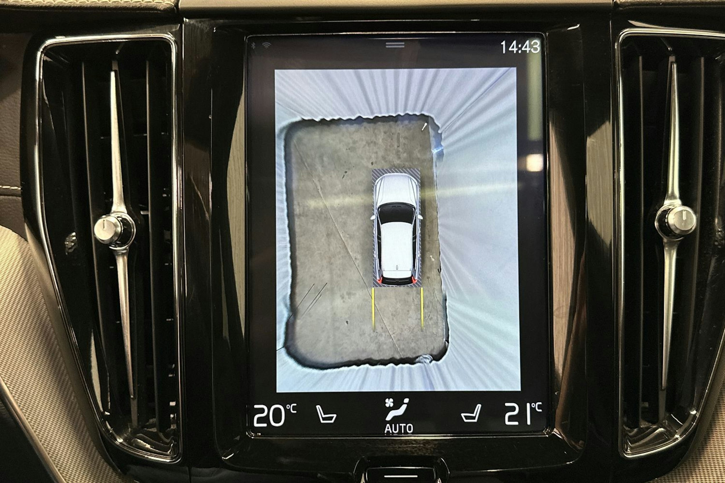 met. harmaa Volvo XC60 2019 kuva 29.