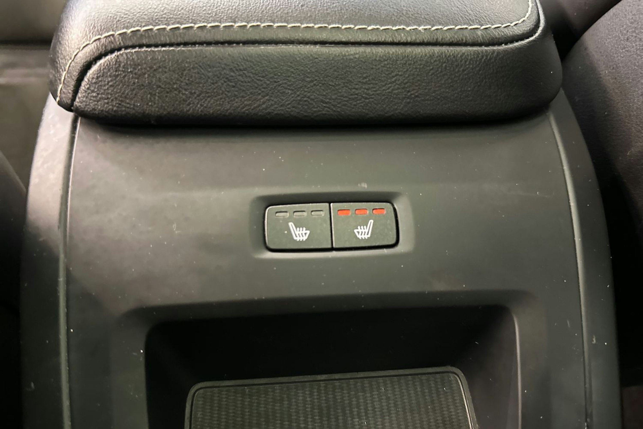 met. harmaa Volvo XC60 2019 kuva 33.