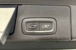 met. harmaa Volvo XC60 2019 kuva 34.