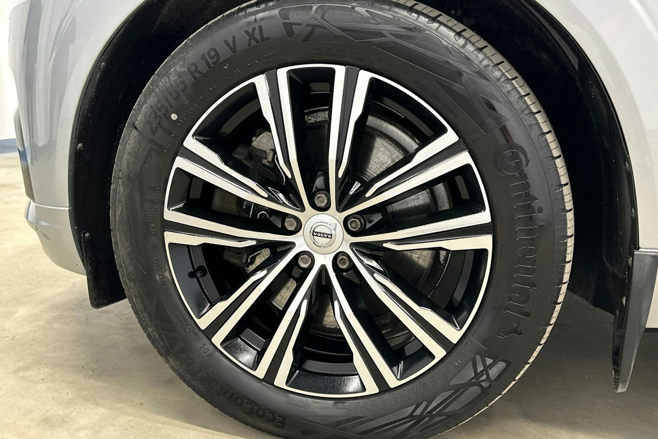 met. harmaa Volvo XC60 2019 kuva 37.