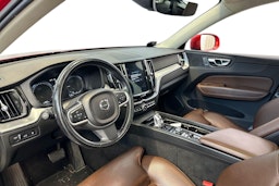 punainen Volvo XC60 2019 kuva 3.