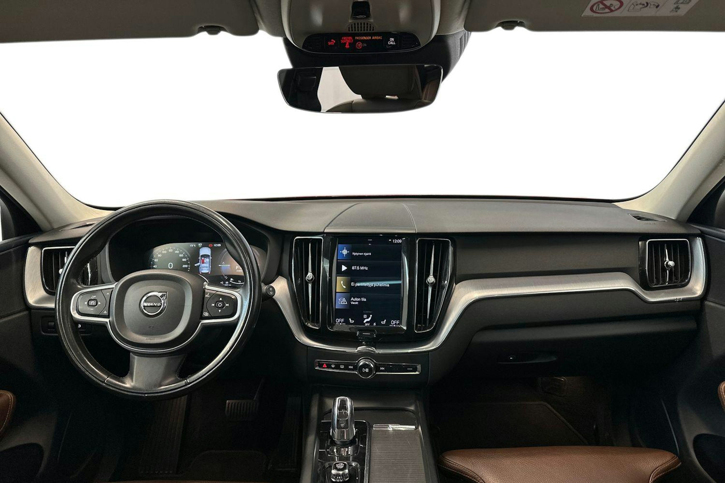 punainen Volvo XC60 2019 kuva 9.