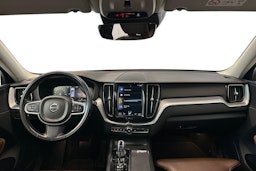 punainen Volvo XC60 2019 kuva 9.