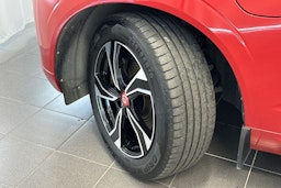 punainen Volvo XC60 2019 kuva 12.