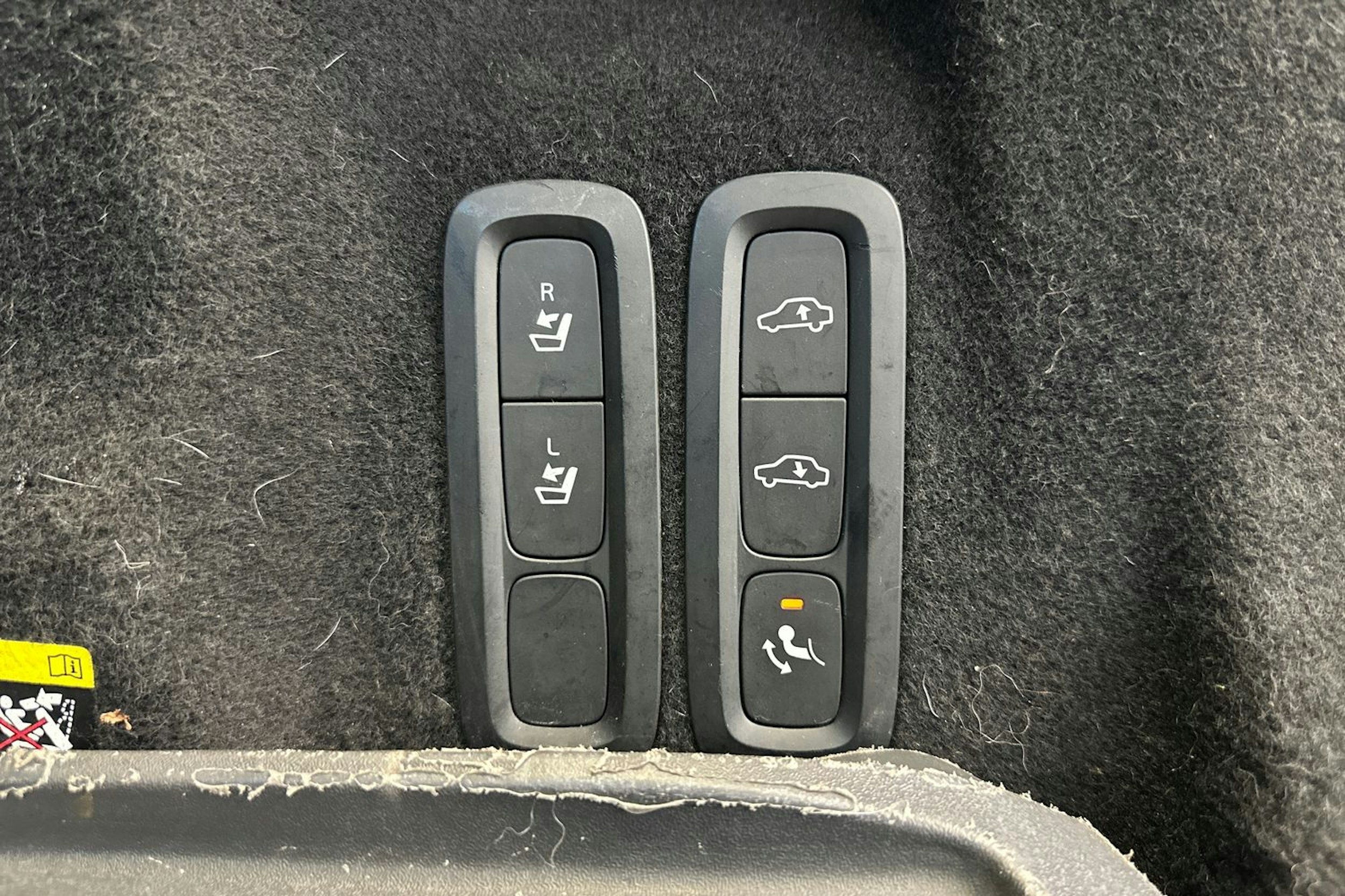 punainen Volvo XC60 2019 kuva 17.