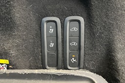 punainen Volvo XC60 2019 kuva 17.