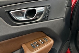 punainen Volvo XC60 2019 kuva 19.