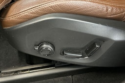 punainen Volvo XC60 2019 kuva 20.