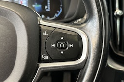 punainen Volvo XC60 2019 kuva 23.