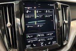 punainen Volvo XC60 2019 kuva 27.