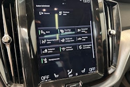 punainen Volvo XC60 2019 kuva 28.