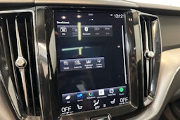 punainen Volvo XC60 2019 kuva 29.