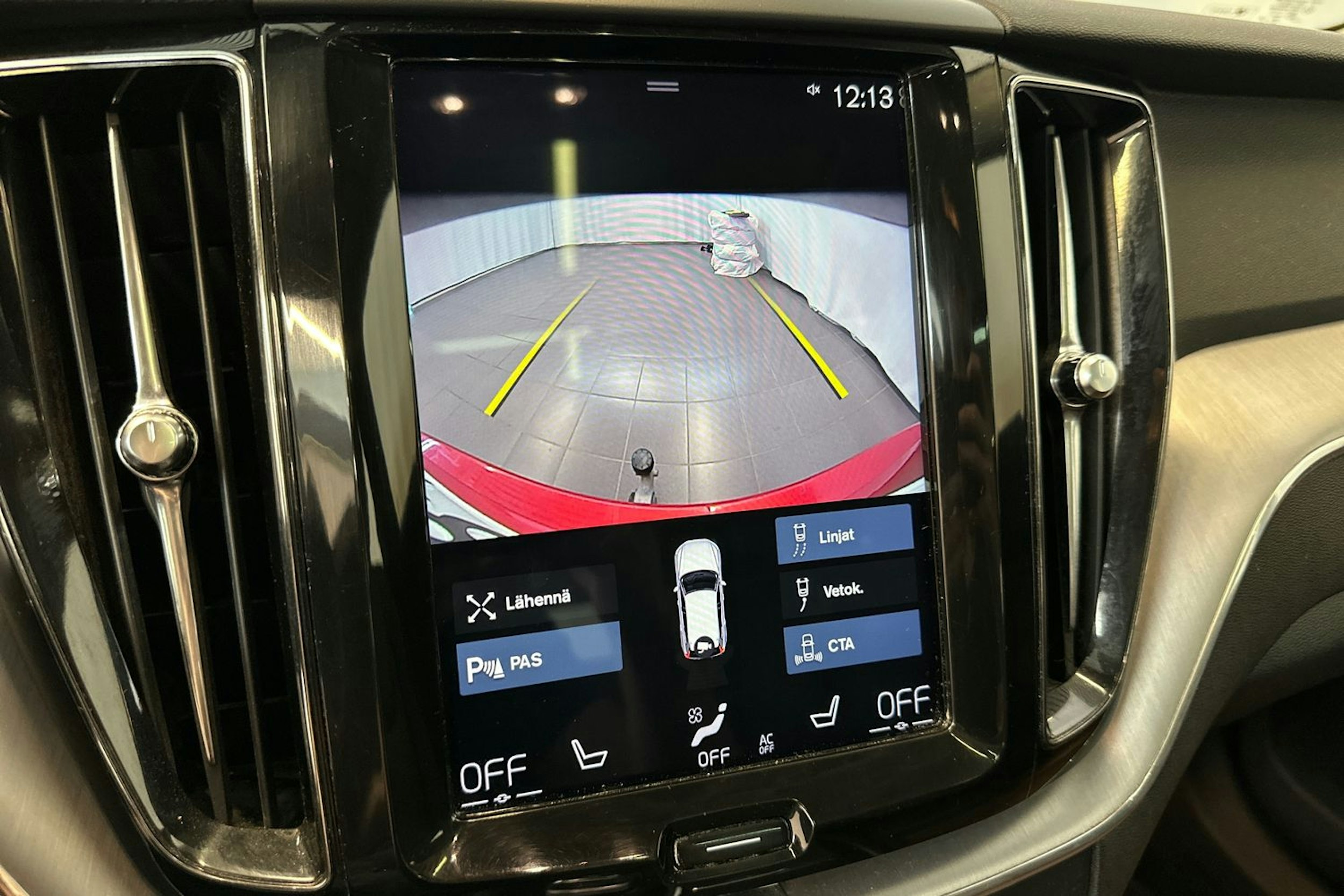 punainen Volvo XC60 2019 kuva 30.