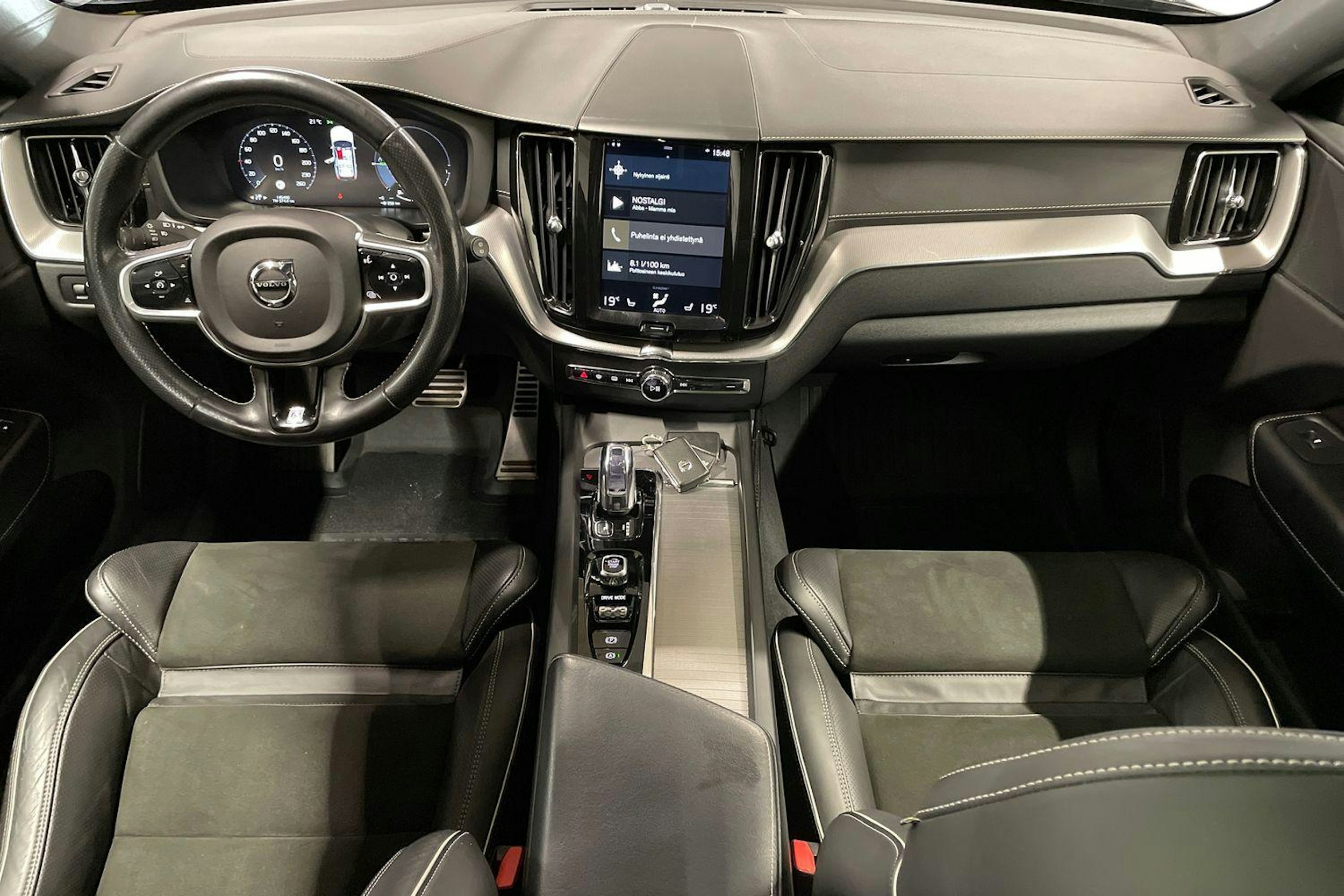 Musta Volvo XC60 2019 kuva 7.