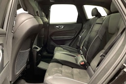 Musta Volvo XC60 2019 kuva 8.