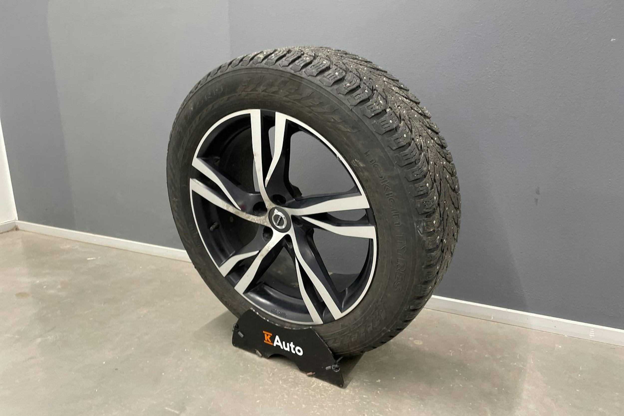 Musta Volvo XC60 2019 kuva 11.