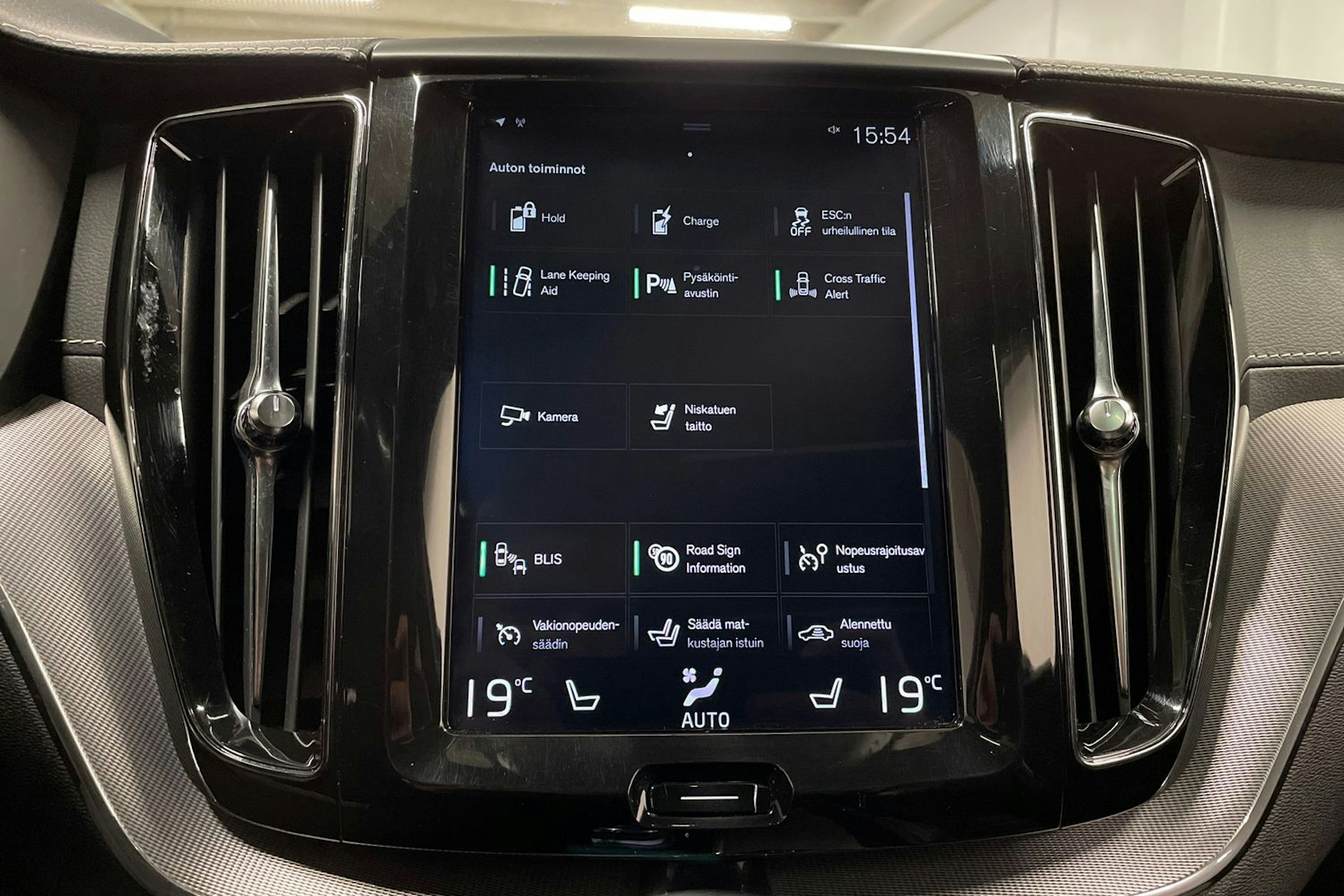 Musta Volvo XC60 2019 kuva 14.