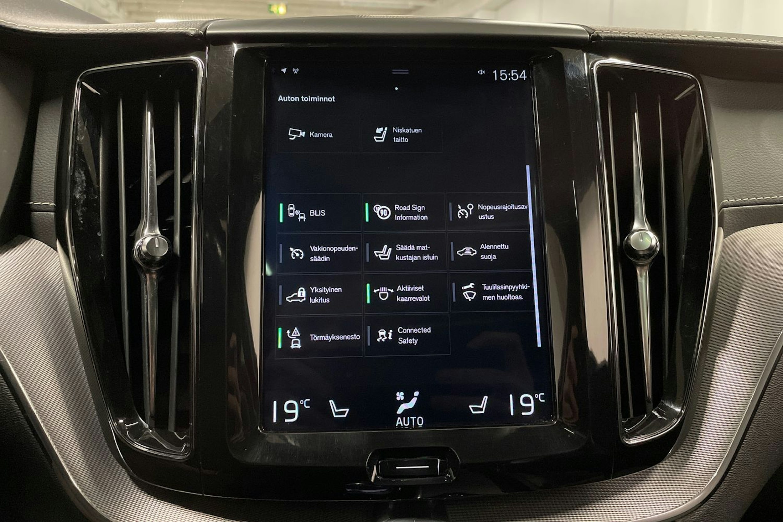 Musta Volvo XC60 2019 kuva 15.