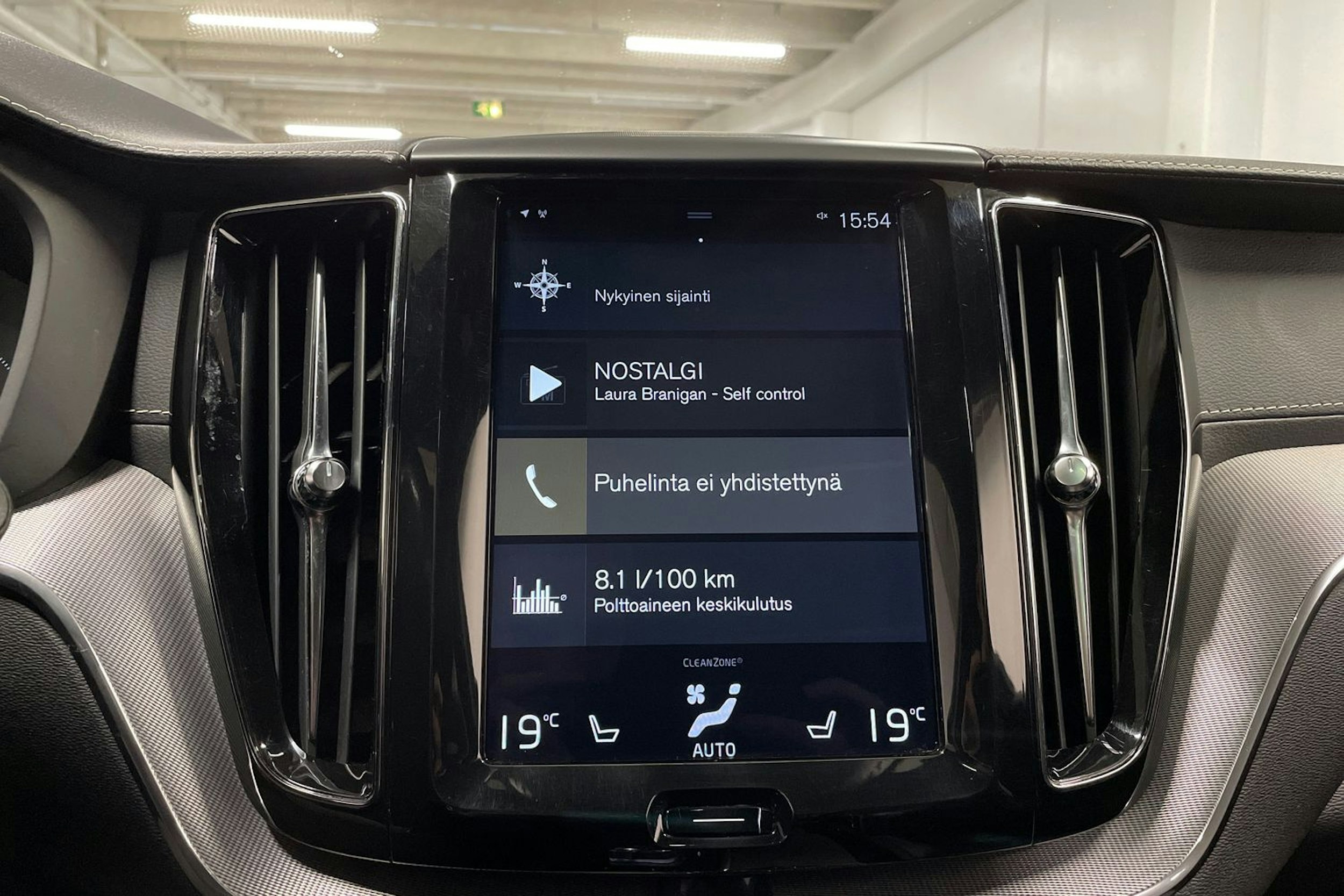 Musta Volvo XC60 2019 kuva 16.