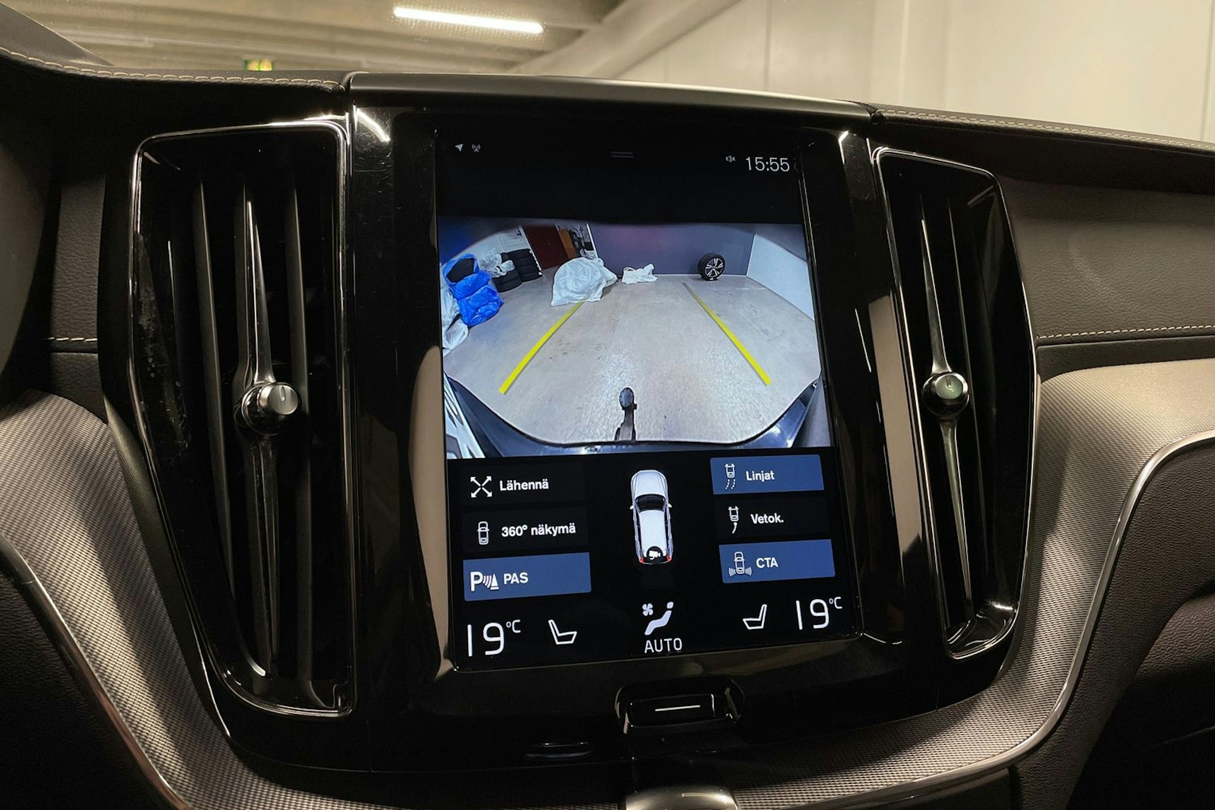 Musta Volvo XC60 2019 kuva 20.