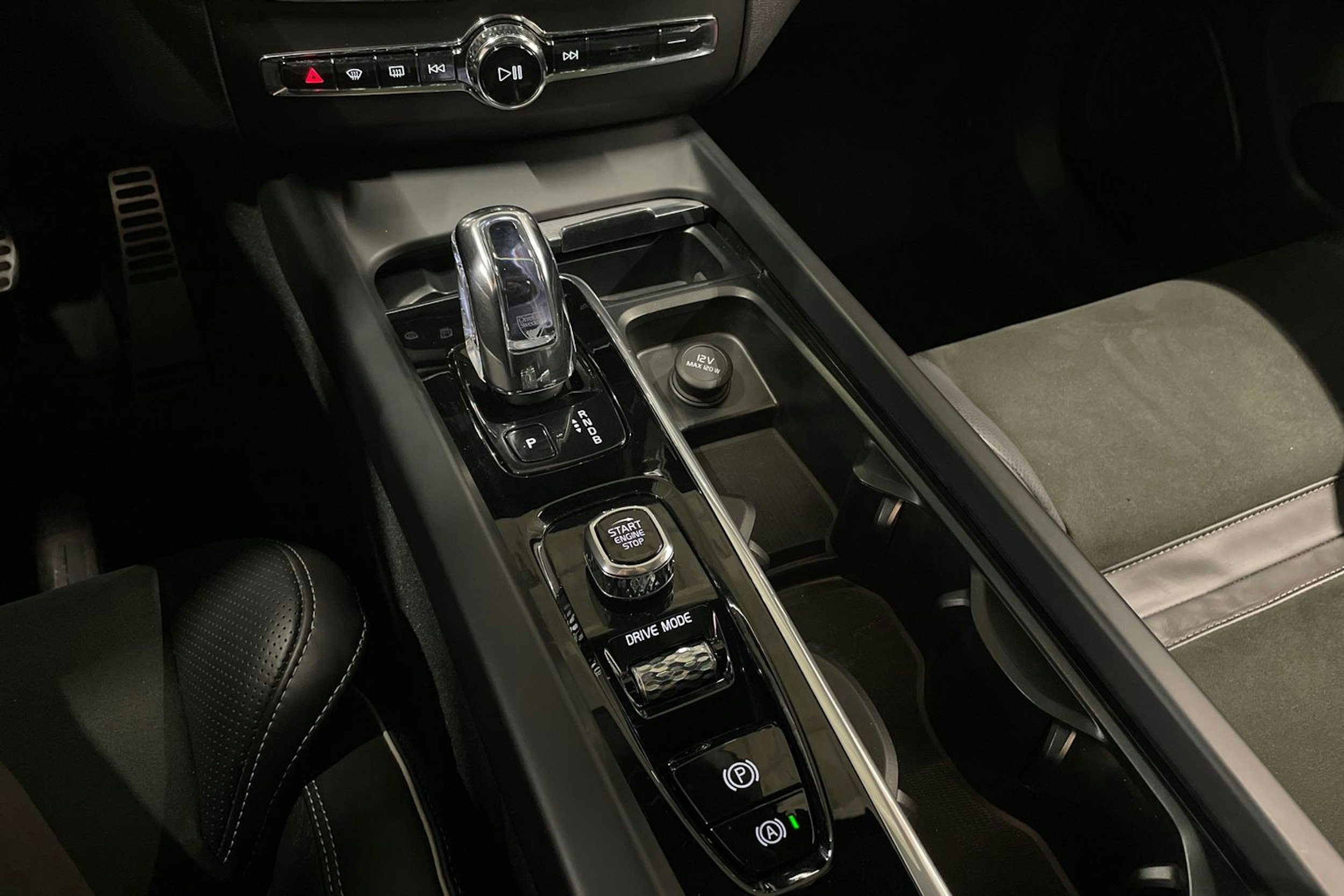 Musta Volvo XC60 2019 kuva 21.