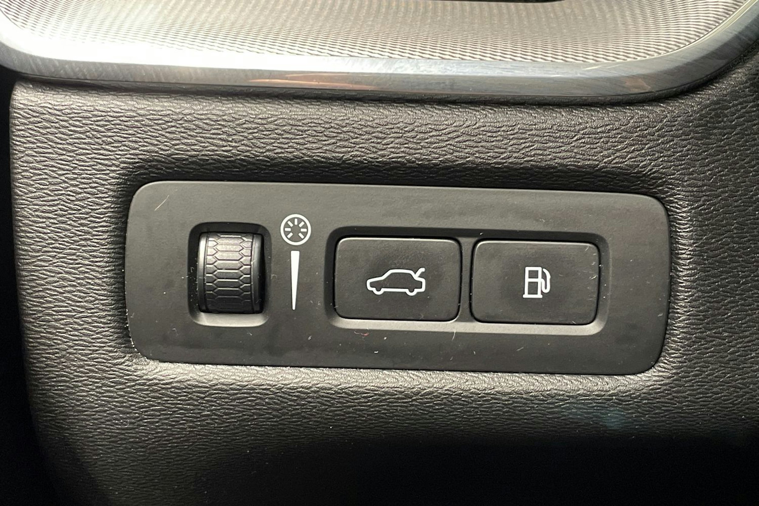 Musta Volvo XC60 2019 kuva 22.