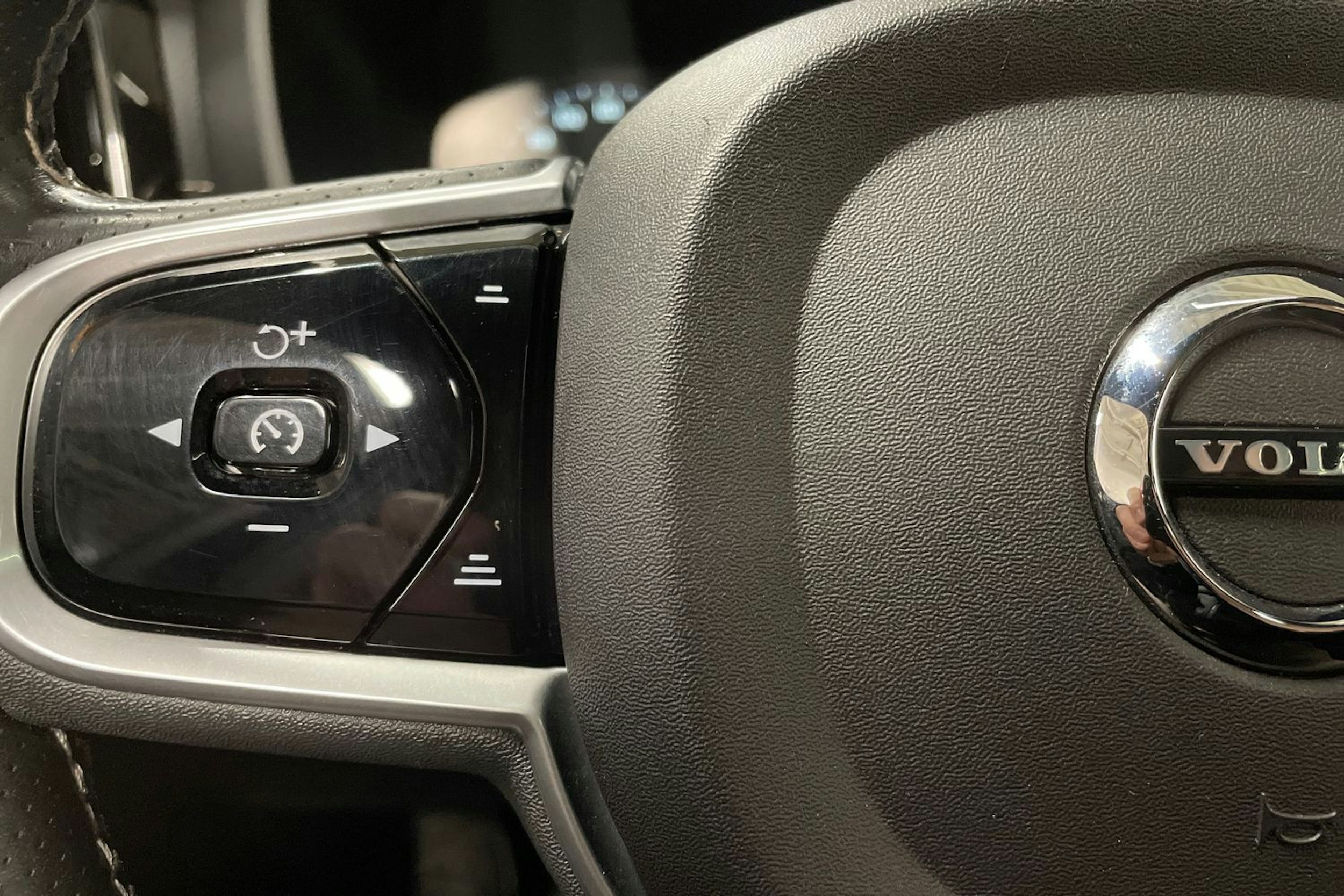 Musta Volvo XC60 2019 kuva 23.