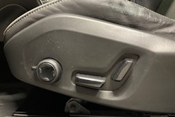 Musta Volvo XC60 2019 kuva 25.