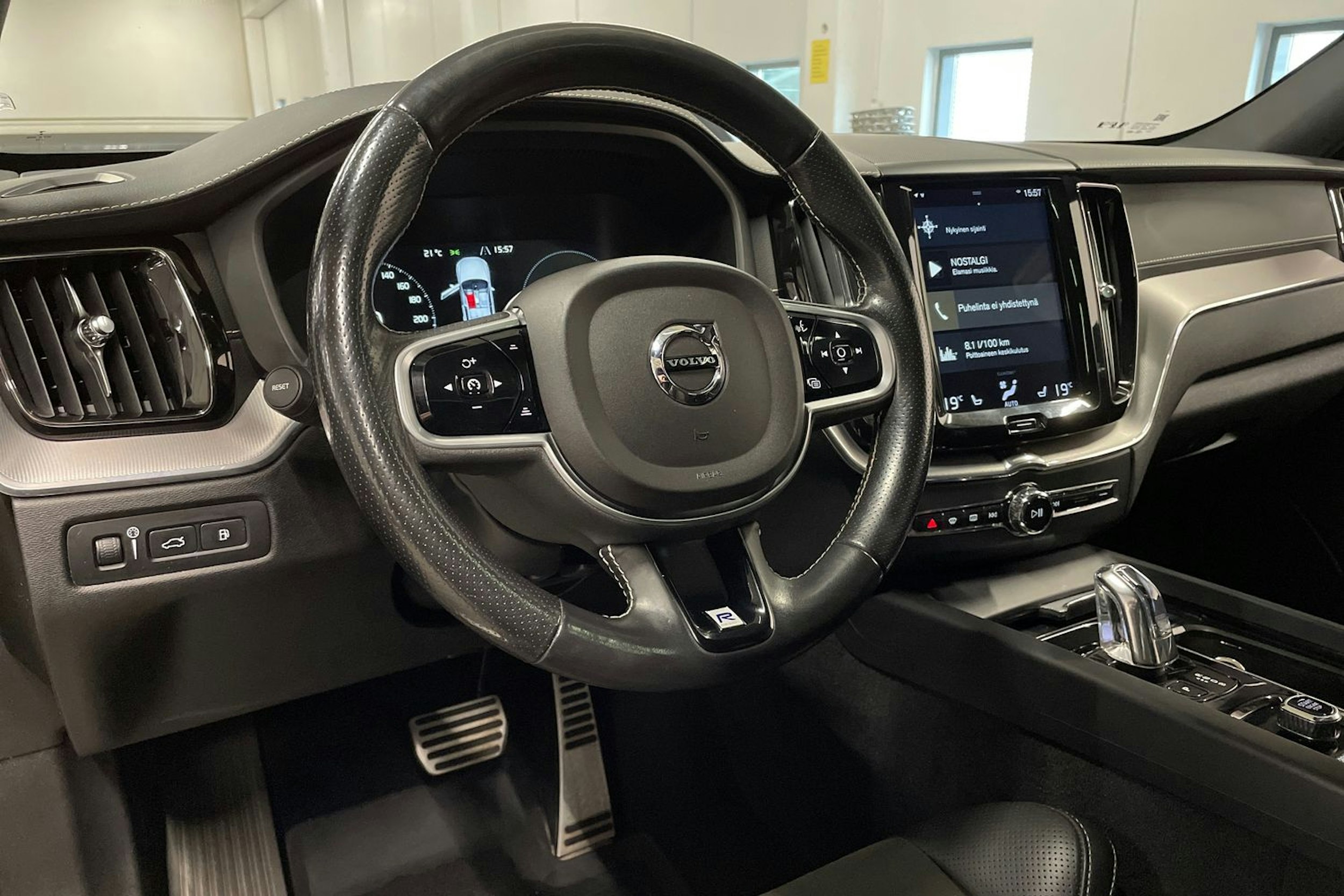 Musta Volvo XC60 2019 kuva 27.